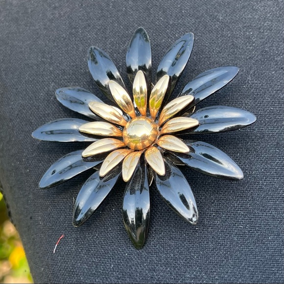 Vintage Sarah Coventry Black & Gold Flower Brooch - Picture 6 of 10